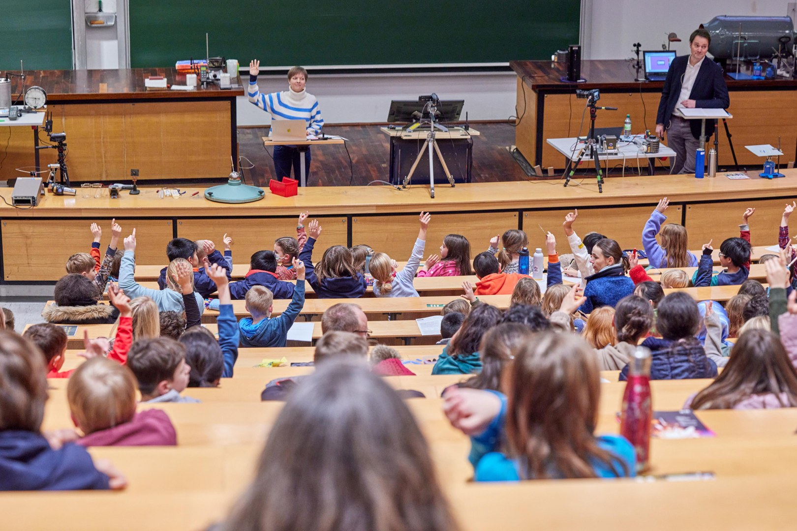 Die Kinderuni Bonn startet startet am 13. Januar. Sechs Wissenschaftlerinnen und Wissenschaftler stellen ihre Forschungsthemen vor. Jeweils altersgerecht aufbereitet und zugeschnitten auf die jungen Studis.