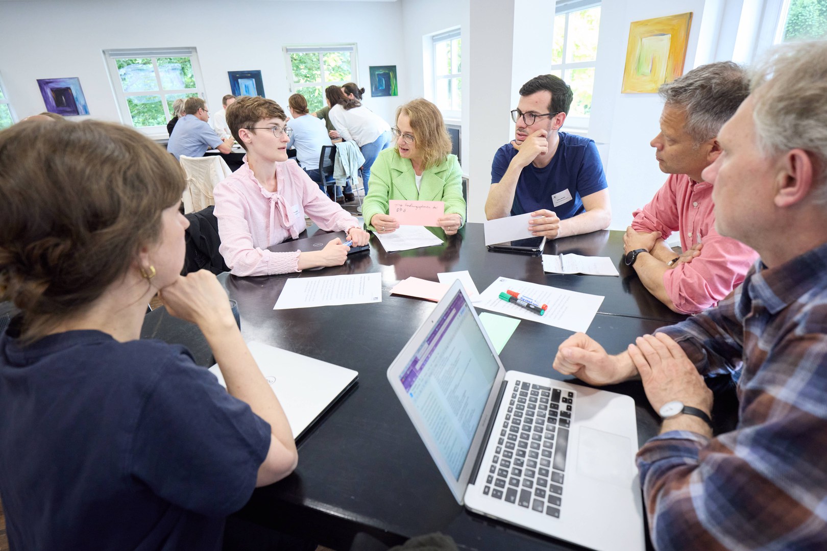 Die Teilnehmenden führten einen lebendigen und ergebnisorientierten Dialog über das Projekt Systemakkreditierung, das Qualitätsmanagementsystem sowie dessen Weiterentwicklungsperspektiven.