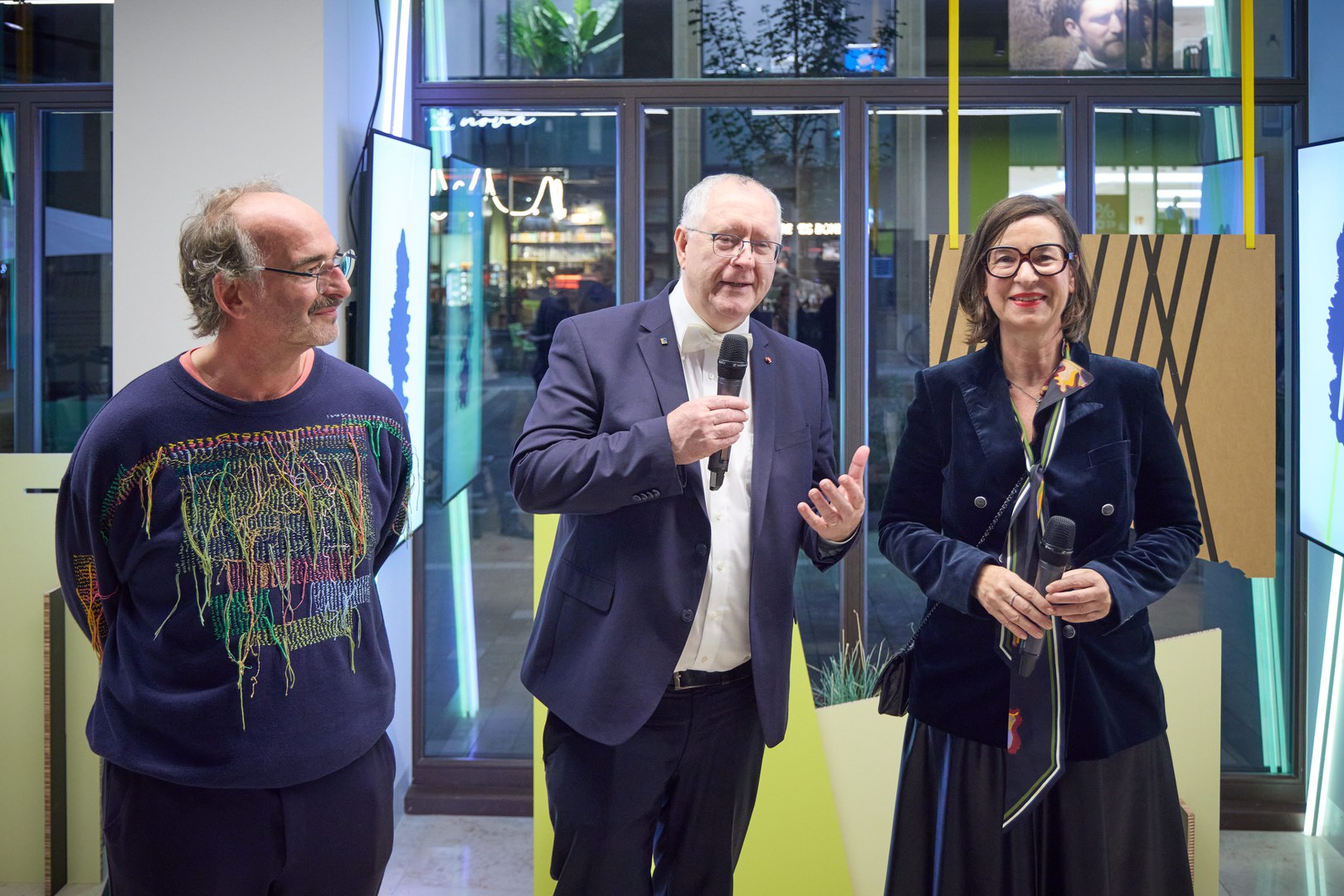 Berlin-based chezweitz, an award-winning firm specializing in museum and urban scenography, helped the University of Bonn to develop the concept behind the development and transformation of the former department store and designed its scenographic installations. The company was represented during the evening by its managing directors Dr. Sonja Beeck and Detlef Daiber-Weitz.