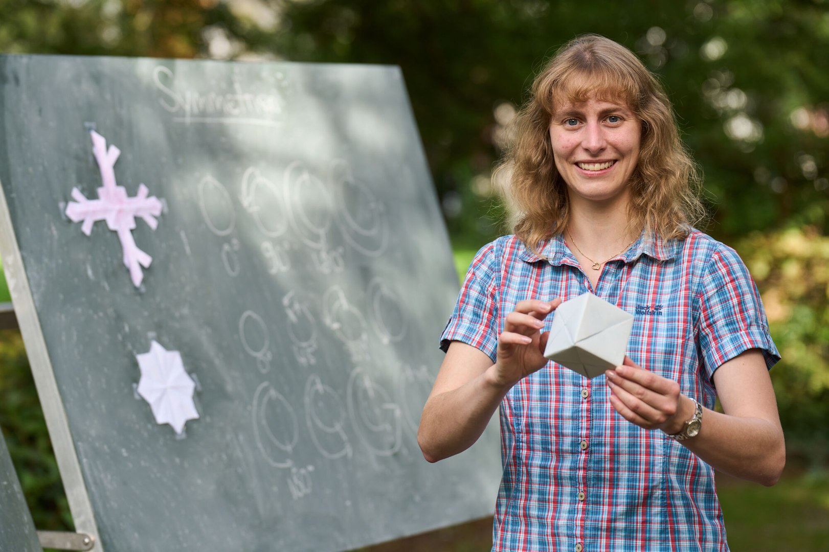 Prof. Dr. Jessica Fintzen in the University of Bonn’s Mathematical Institute and member of the Hausdorff Center for Mathematics (HCM) Cluster of Excellence is awarded an EMS Prize.