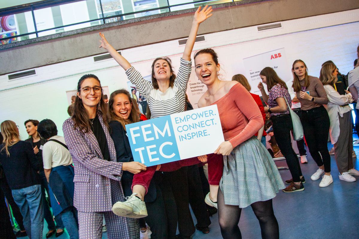 FEMTEC scholarship holders during the career fair